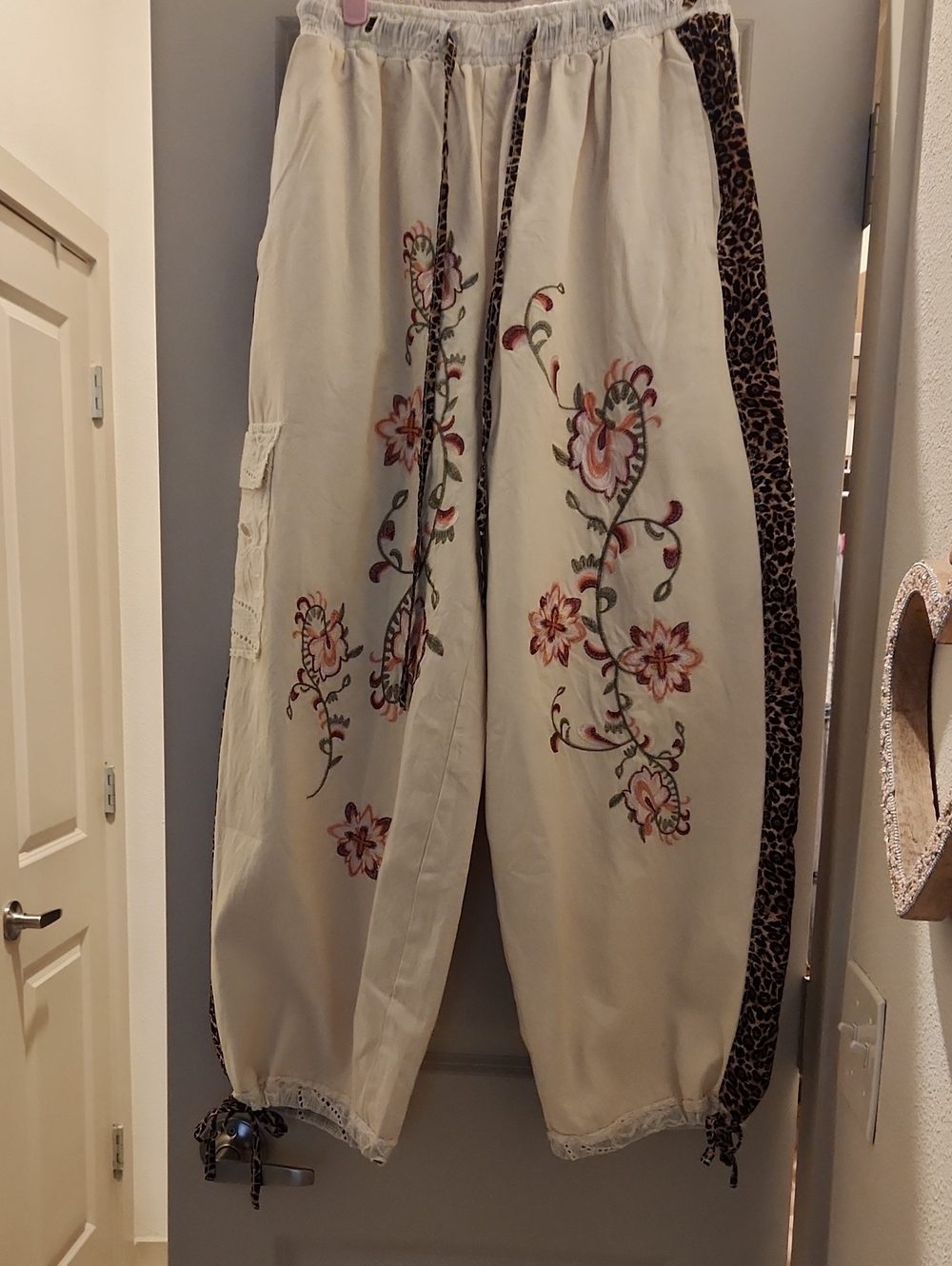 New Wo Tags Embroidered Cream Drawstring Pants with Leopard Trim - Picture 6 of 8